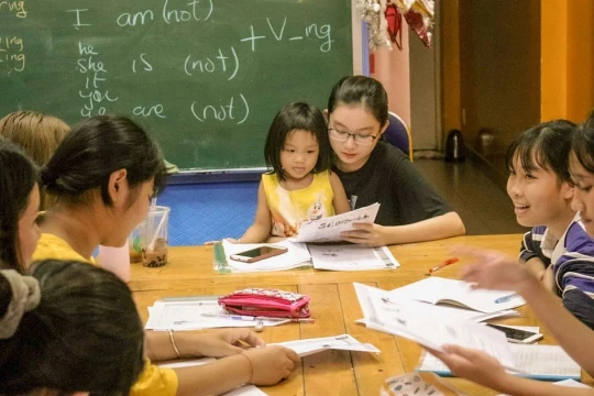 Giáo viên tự do muốn dạy tiếng Anh giao tiếp và luyện chữ đẹp?