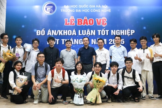 19 sinh viên ngành Trí tuệ nhân tạo tốt nghiệp sớm một năm