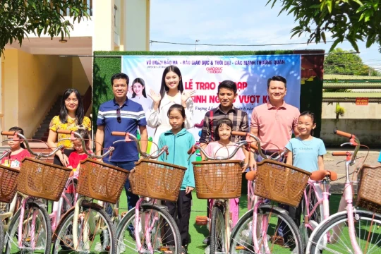 Báo GD&TĐ kết nối trao tặng 20 xe đạp cho học sinh vượt khó ở Hà Tĩnh