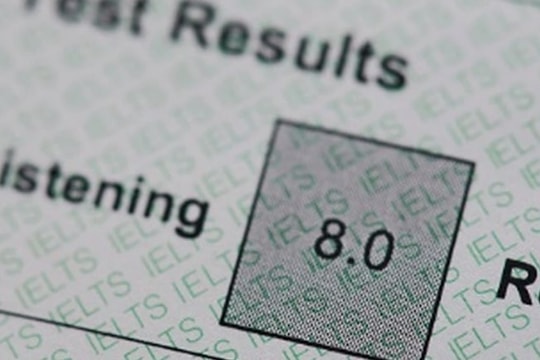 Chuyên gia cảnh báo "ngành công nghiệp" IELTS gây hại cho học tập tiếng Anh