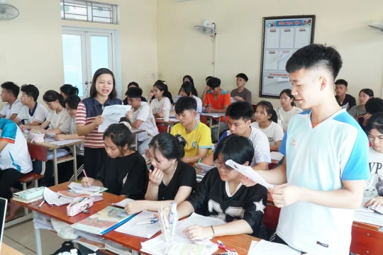 Tiếp lửa ôn thi cho học trò cuối cấp