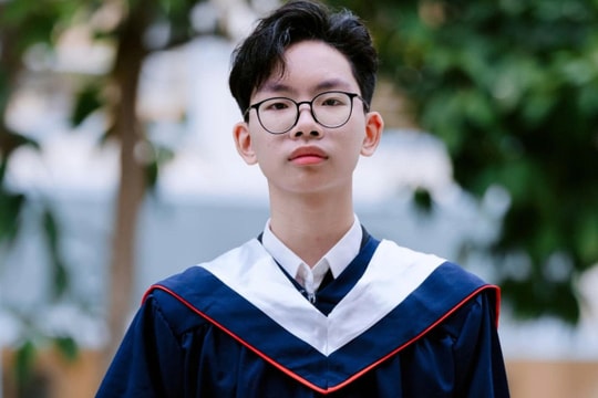 Giành ngôi thủ khoa chuyên Lam Sơn với hai điểm 10