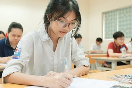 Phổ điểm môn Tiếng Anh thi lớp 10 TPHCM 2025, gần 7.000 thí sinh điểm 9-10