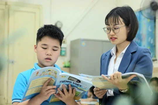 Cô giáo trẻ nặng lòng với học trò có hoàn cảnh đặc biệt