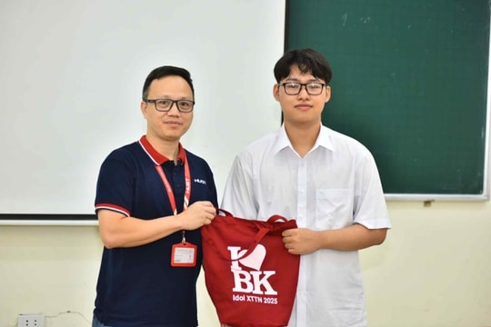 Loạt thí sinh đăng ký vào Bách khoa Hà Nội với điểm chứng chỉ tuyệt đối