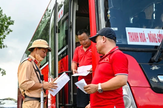 Cảnh sát tăng cường tuần tra, xử lý vi phạm trên cao tốc
