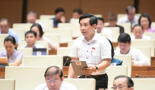 Đại biểu Nguyễn Văn Cảnh lần thứ 2 tha thiết đề xuất quy tắc "dây kéo áo" để giảm tắc đường