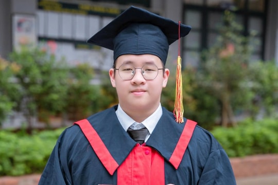 Nam sinh giành 'cú đúp' thủ khoa lớp 10 chuyên Toán