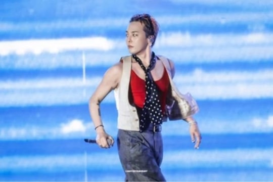 G-Dragon đăng ảnh tắm mưa, cảm ơn khán giả Việt sau đêm diễn "huyền thoại"