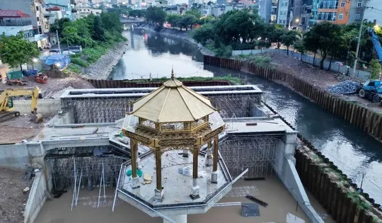 Đập tràn giữ nước có kiến trúc 'lạ mắt' đã hình thành trên sông Tô Lịch