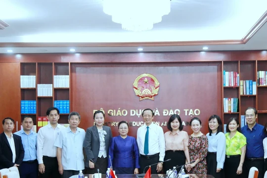 Sớm đưa tiếng Lào vào giảng dạy trong các trường học Việt Nam