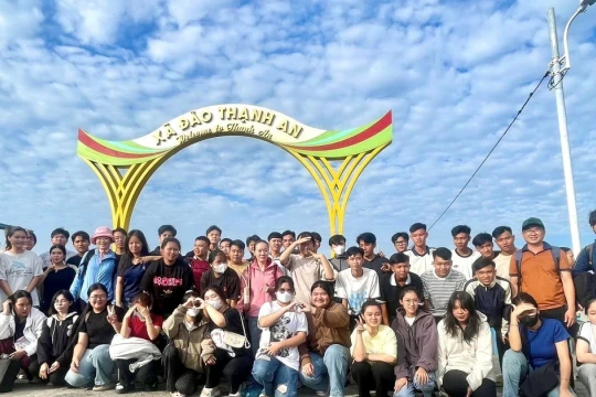 Thí sinh xã đảo duy nhất TPHCM vượt biển dự thi tốt nghiệp THPT