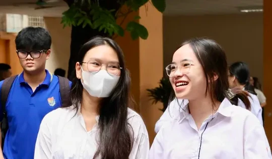 Hôm nay, gần 1,17 triệu thí sinh trên toàn quốc làm thủ tục dự thi Tốt nghiệp THPT 2025