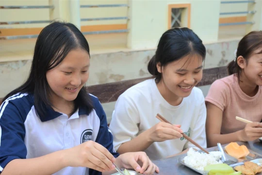 Suất ăn yêu thương tiếp sức 'sĩ tử' vùng cao Điện Biên