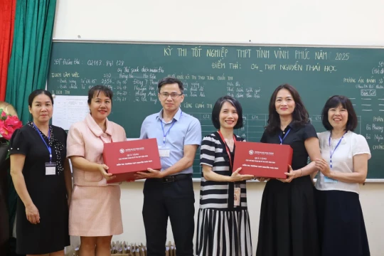 Hơn 16 nghìn chiếc bút tặng sĩ tử tỉnh Vĩnh Phúc