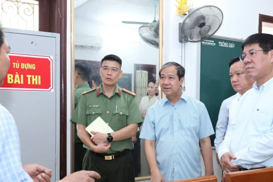 Kỳ thi tốt nghiệp THPT 2025: Chung sức, đồng lòng về đích