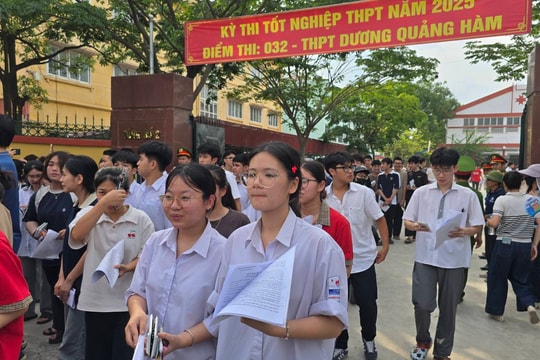 Đề Toán khó, nhiều học sinh chật vật: "Không sát ôn luyện, dễ loạn công thức"
