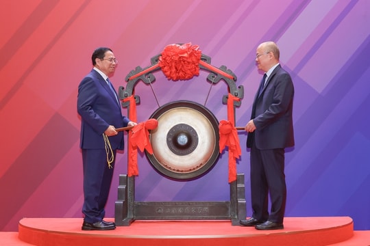 Thủ tướng thăm sàn chứng khoán lớn nhất châu Á, tìm hiểu kinh nghiệm phát triển trung tâm tài chính Thượng Hải