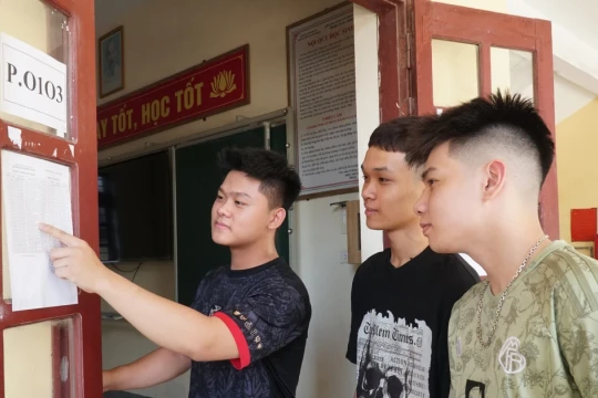 Chặn gian lận thi cử bằng thiết bị công nghệ cao