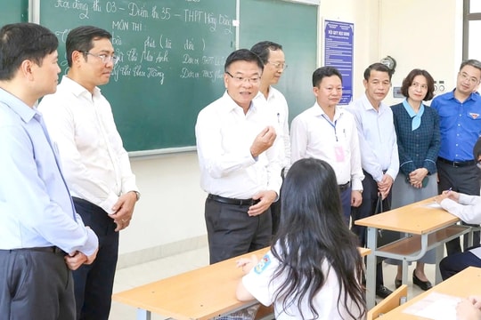Thi tốt nghiệp THPT 2025: 2 bộ đề thi cho 2 đối tượng