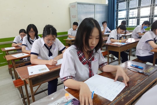 TP Hồ Chí Minh: Gần 100.000 thí sinh tự tin bước vào môn thi đầu tiên của kỳ thi tốt nghiệp THPT 2025