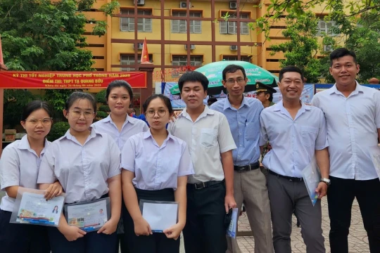 Người cha 40 tuổi quyết tâm thi tốt nghiệp THPT để làm gương cho con