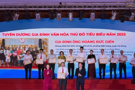 Hà Nội tuyên dương 80 gia đình văn hóa Thủ đô tiêu biểu năm 2025