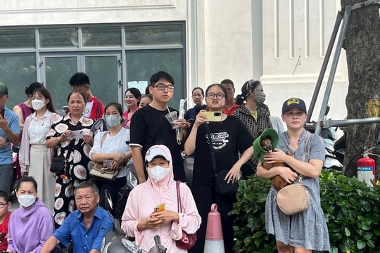 Phụ huynh thầm lặng tiếp sức cho con trong kỳ thi tốt nghiệp THPT