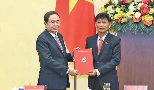 Công bố quyết định của Bộ Chính trị, Ban Bí thư về công tác cán bộ