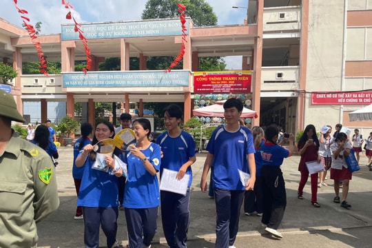 Thi tốt nghiệp THPT 2025 Thí sinh TP Hồ Chí Minh than đề thi tiếng Anh dài, nhiều từ mới