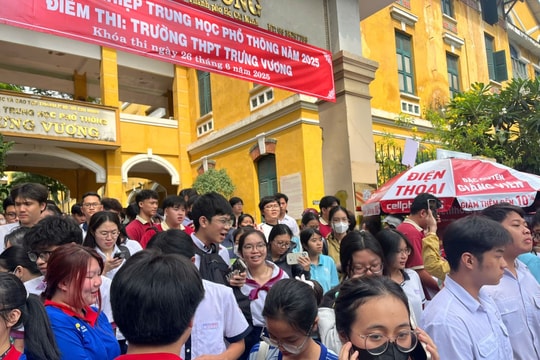 Thí sinh "nhẹ nhõm" sau buổi thi áp lực
