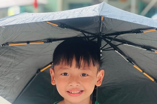 Rụng tim với cậu bé đưa chị đi thi: “Ở nhà như chó với mèo”