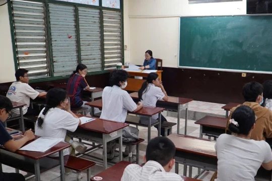Hỏng xe dọc đường, một thí sinh TPHCM được bố trí vào điểm thi gần nhất