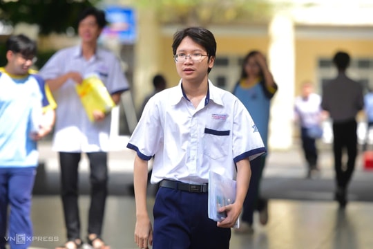 Thí sinh than đề Tiếng Anh khó, giáo viên "toát mồ hôi"
