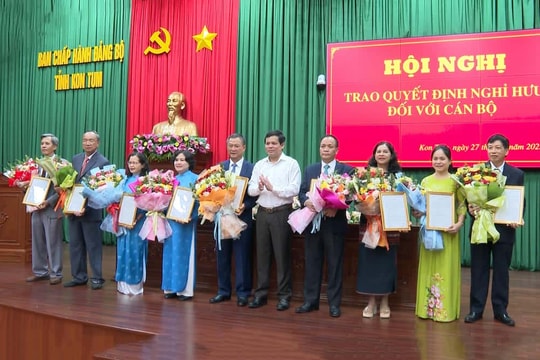 22 cán bộ thuộc diện Ban Thường vụ Tỉnh ủy Kon Tum quản lý nghỉ hưu trước tuổi