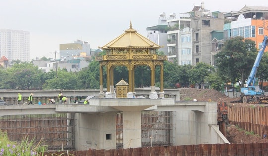 Cận cảnh đập dâng trong quá trình "hồi sinh" sông Tô Lịch