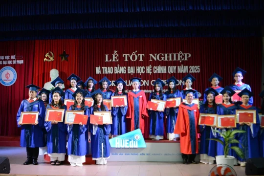 Trường Đại học Sư phạm, Đại học Huế trao bằng cho hơn 1.500 tân cử nhân