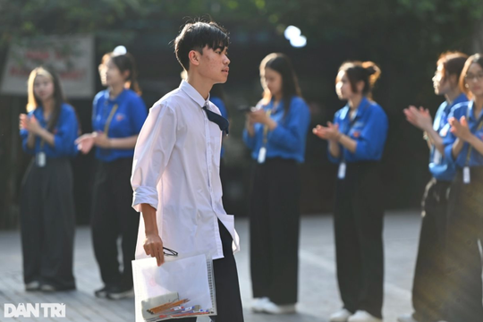 "Chưa từng luyện thi SAT, IELTS sẽ khó làm nổi đề tốt nghiệp môn tiếng Anh"