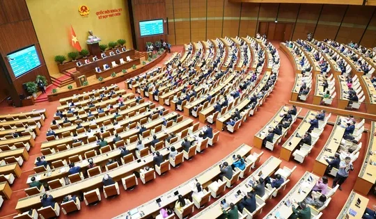 Những quyết sách lịch sử trong ‘kỳ họp lịch sử’