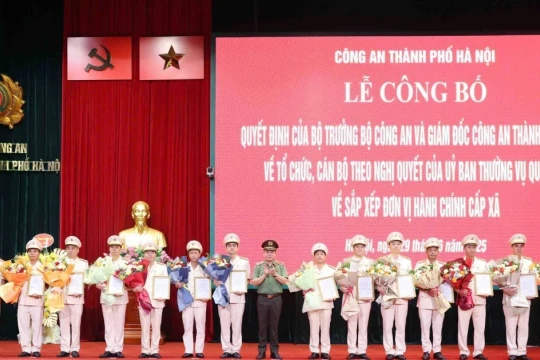 Hà Nội ra mắt lực lượng Công an 126 xã, phường mới
