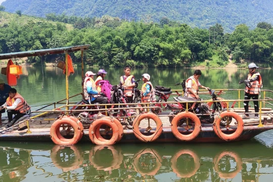 Tròng trành con chữ bên dòng sông Mã