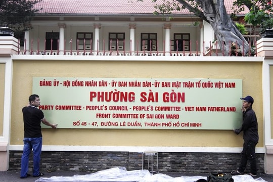 Gắn bảng tên phường Sài Gòn ở TP.HCM