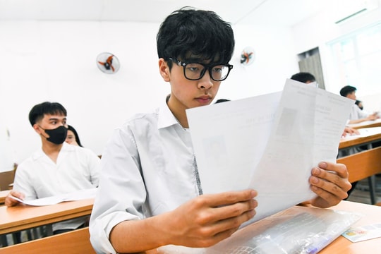 "So sánh đề thi tốt nghiệp môn Tiếng Anh với bài thi IELTS là khập khiễng"