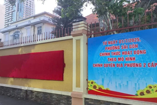 Trụ sở phường, xã ở TPHCM 'thay áo mới', sẵn sàng vận hành từ 1/7