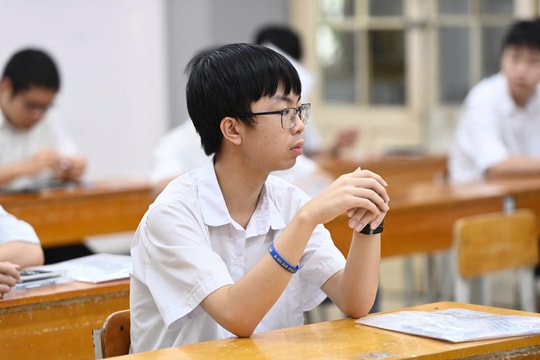 Điểm thi và điểm chuẩn lớp 10 Hà Nội trước “giờ G”: Cao hay thấp?