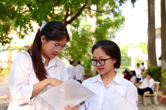 Chấm thi tốt nghiệp THPT năm 2025: Bảo đảm tiến độ, phù hợp thực tiễn