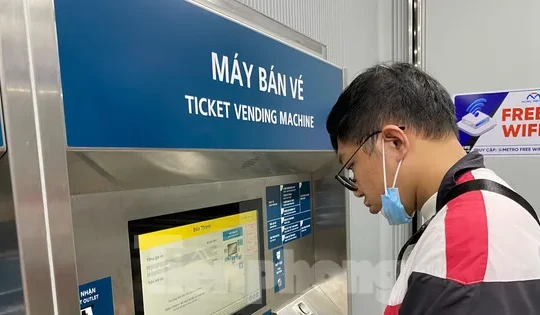 Mua vé tự động đi metro TPHCM bị trả lại tiền liên tục, người dân cần lưu ý gì?