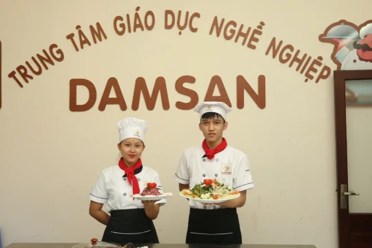 Đào tạo nghề song song học văn hóa: Hướng đi mới