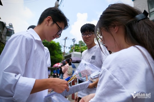 Đề thi tiếng Anh tốt nghiệp THPT 2025 khó, vượt ngoài chương trình giáo dục?