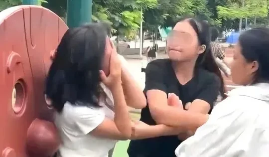 Công an xác minh đối tượng hành hung cô gái tại công viên